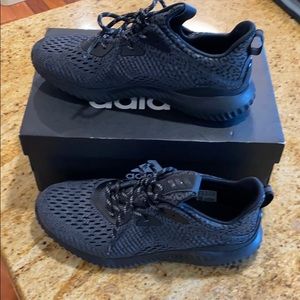Adidas Women size 8 Alphabounce tennis worn once